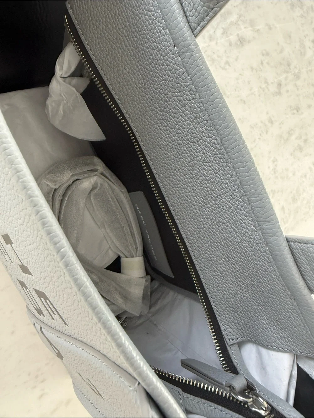 Marc Jacobs The Tote Bag in Gray size medium